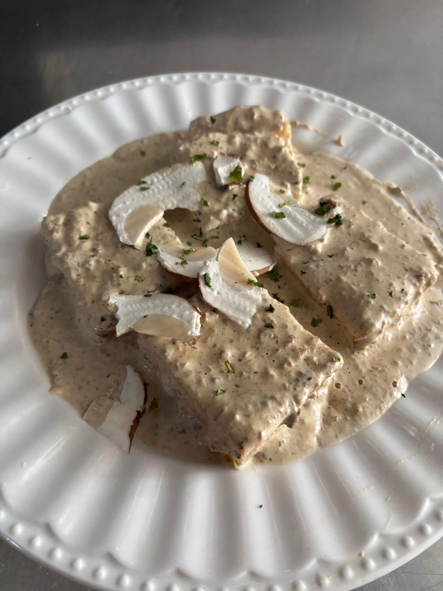 Sformato con crema e funghi porcini affettati