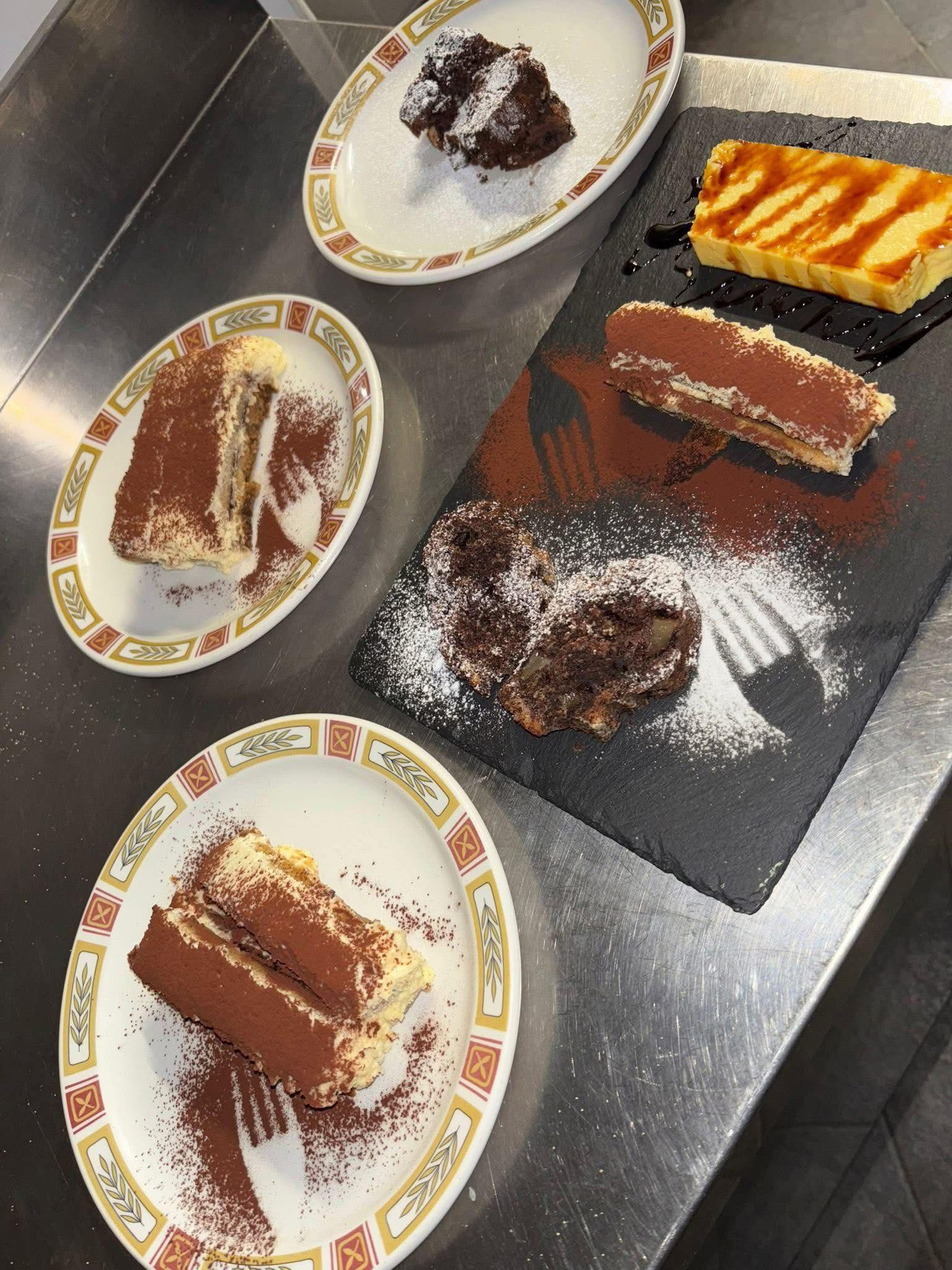 Dolci: tiramisù, bonet e budín